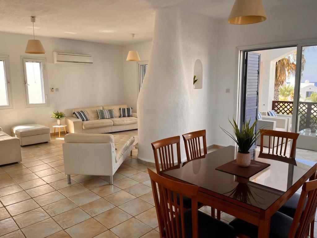 Sky Villa Paphos ภายนอก รูปภาพ